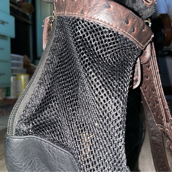 New Bueno dog tote-carrier with on board storage - Picture 5 of 12